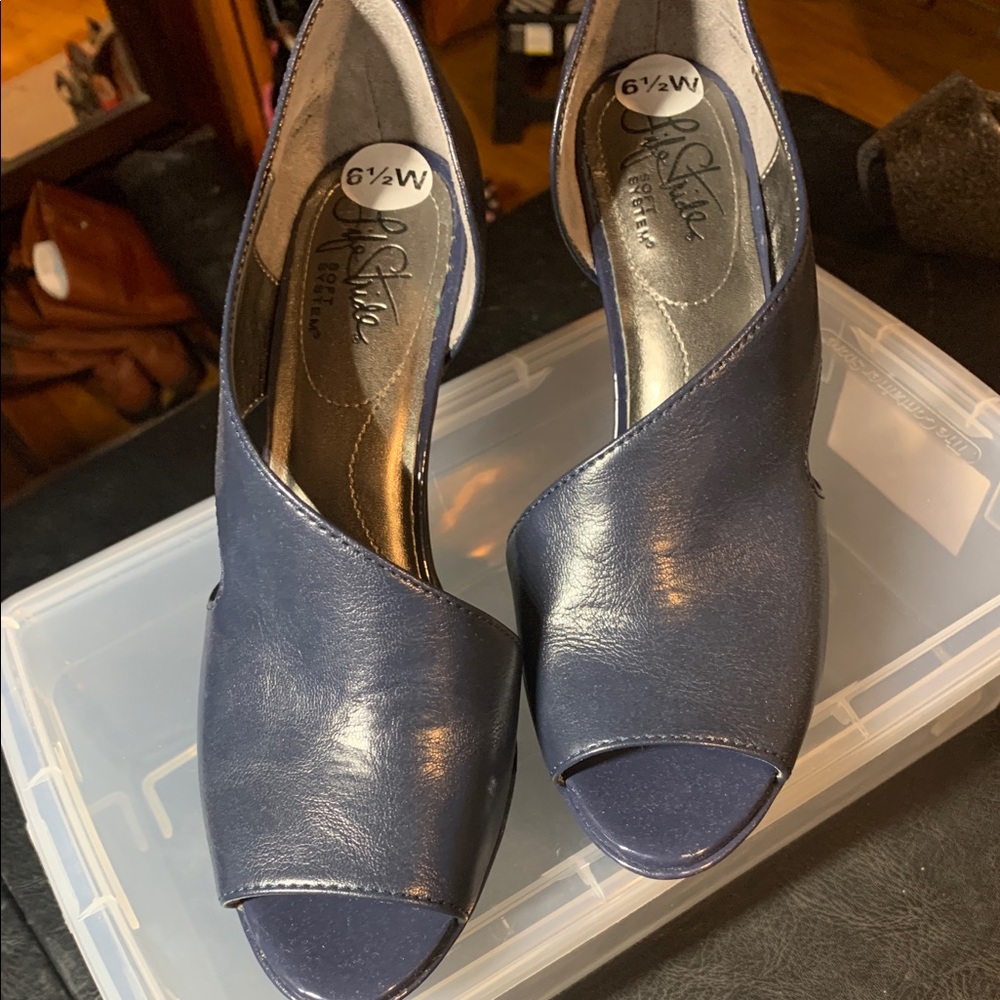 LifeStride Navy Pump Sandal